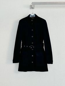 Vestes Femmes Tempérament Manteau de laine noire pour femmes de haute qualité Doublure en soie Solide Collier à manches longues Boutons Ceinture Manteau 2024