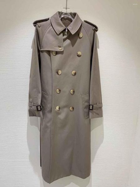 Vestes pour femmes Le trench-coat de laine et de coton mélangé est un drapé raide