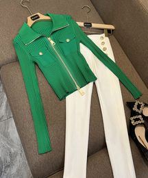 T1107 Chaquetas de mujer El último diseño de cremallera de doble cabeza de alta calidad de otoño, chaqueta de punto de seda de hielo con solapa verde delgada, abrigo pequeño outfitoftheday