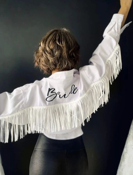 Chaquetas de mujer Chaqueta vaquera personalizada con flecos blancos Detalle de cuello Chaqueta de novia Chaqueta de despedida de soltera para la futura señora Chaqueta vaquera recortada 231121