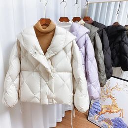 Chaquetas de mujer Moda de invierno 90% pato blanco abajo chaqueta corta mujeres gruesas cálidas sueltas tipo con capucha diamante puffer abrigo outwear 231016