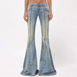Dames jeans 2023 zomer klinknagel versierde flare broek Koreaanse mode katoen denim slanke fit brede poot broek 230422
