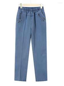 Jeans pour femmes 2023 femmes d'âge moyen bleu foncé noir Demin pantalon fleur broderie poches conception taille élastique pantalon droit dames