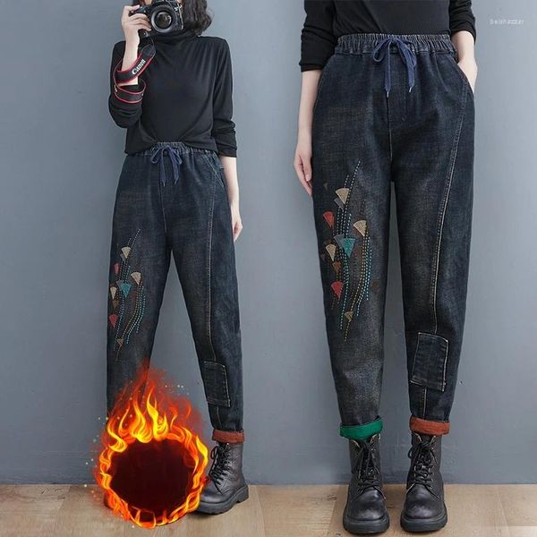 Jeans féminins 2024 automne d'hiver épais Velvet chaud broderie féminine pantalon denim dames pantalons harem hauts hauts s661