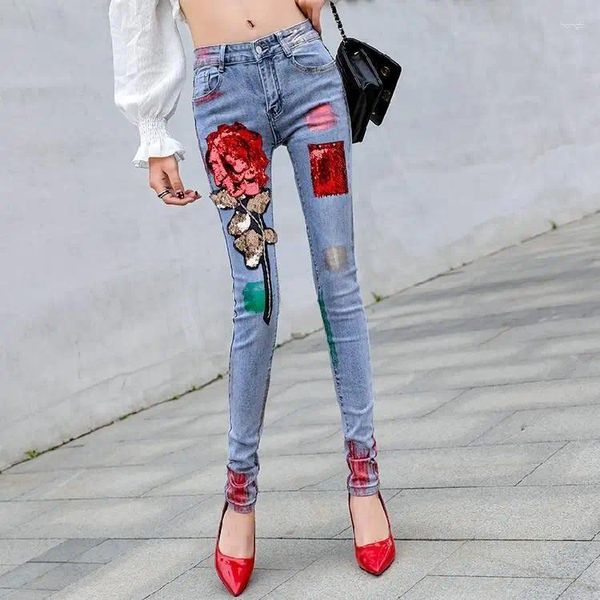 Jeans féminins 2024 Fashion Korean Style Femmes Stretch Floral Broidered pantalon Femme Modèle Slim Denim Skinny Pantalon A129