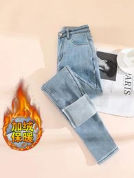 Jeans féminins 2024 Fashion Winter High Taist Tableau chaud Femme Slim Stretch Femmes Fleous à l'intérieur de Pantalon de denim de loisirs épaississant