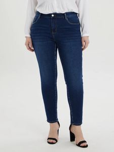 Jeans féminins 2024 printemps fuselé fit Petite déchiré pour les femmes vestimentaires de la rue.