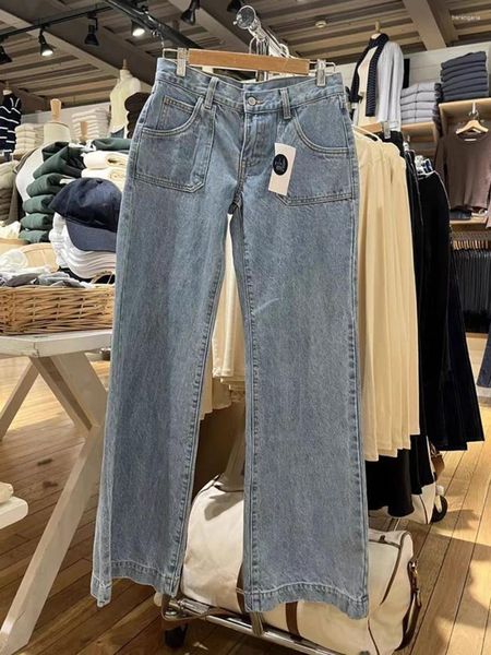 Botones de jeans para mujeres Botones de baja altura Mujeres de primavera Casco Pantalones de mezclilla recta de mezclilla