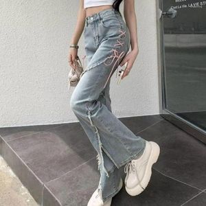 Jeans pour femmes Bootcut avec attaches latérales taille haute ourlet évasé sangle déchirée décor patchwork détail streetwear pour la hanche