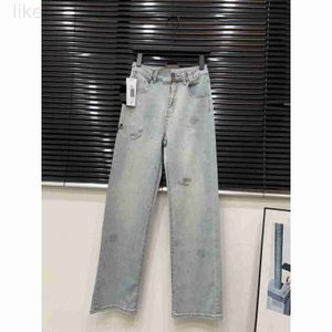 Brand de créateur de jeans pour femmes 2024 Spring Nouveau taille claire haute taille pour pantalon de traînée étroite mince et polyvalente Pantalon 95ic