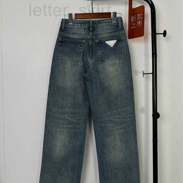 Designer de jeans pour femmes début printemps nouveau lavage de la poche arrière lavée avec un pantalon denim polyvalent en triangle de diamant pour les femmes Iszg