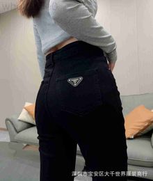 Jeans Femme Designer Nanyou Haute Qualité 23 Édition Automne Métal Triangle Sign Sailor Soft Elastic Crayon Denim Pantalon dans le sac à dos pour femmes 36QF