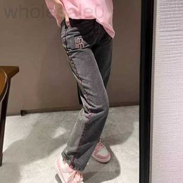 Damesjeans ontwerper Oudgrijze handgemaakte MIU-letters met onregelmatige tailleband en contrasterend kleurontwerp, veelzijdige jeans voor dames in de zomer HMIT