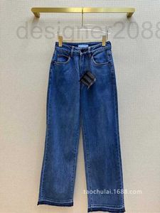 Jeansontwerper voor dames draagt oude en veelzijdige rechte jeans met hoge taille JAYV