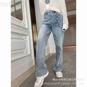 Damesjeansontwerper Witte zijde zijkant gewassen water rechte broek vrouwen terug geborduurd lichtblauwe zoom jeans N1ZW
