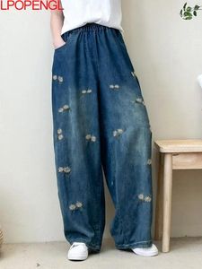Fashion de jeans pour femmes printemps 2024 vintage brodé à floral élastique lâche élastique femme droite streetwear pantalon à jambes larges