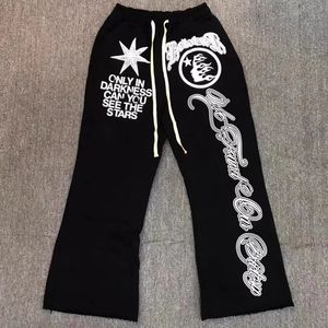 Frauen Jeans Herrenhosen Schwarze Hellstar Joggpants Klassiker Flame Star Letter Print Hosen American Hip Hop lässig Lose Männer Frauen Glockenboden 231021