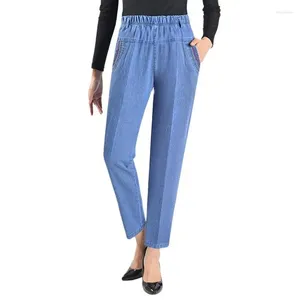 Jeans para mujeres Pantalones de mezclilla de otoño de edad avanzada de mediana edad.