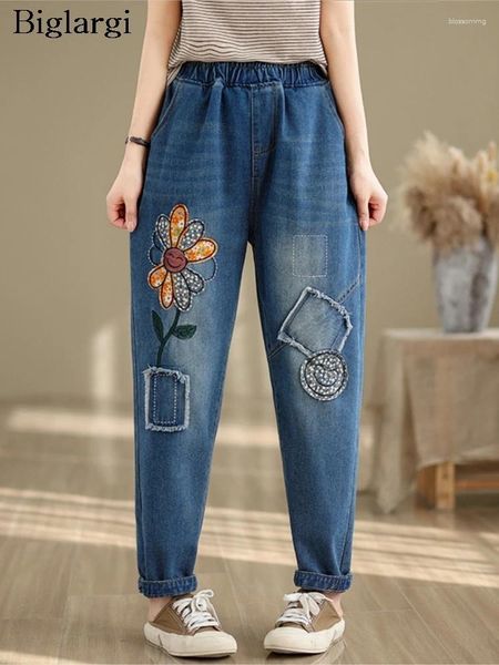 Jeans para mujeres Bordado de flores de primavera de gran tamaño