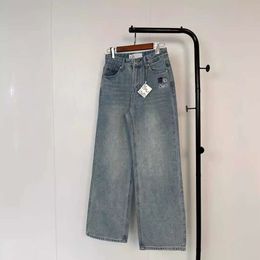 Jeans féminins South Oil Quality Loe Home 24 printemps / été Nouveau contraste de diamant roulé à chaud broderie haute taille mince droite jambe lâche pour les femmes