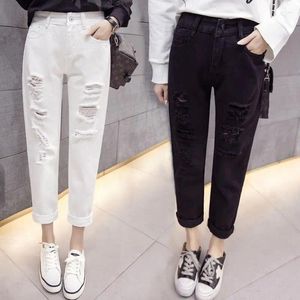 Robe de printemps de jeans pour femmes blanches Ripped Loose Lignet Version coréenne Version coréenne Pantalon droit pour femmes