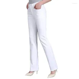 Jeans féminins mince dames blancs de haut niveau de haut niveau pantalon de cowboy de cow-boy d'âge moyen décontracté Z153
