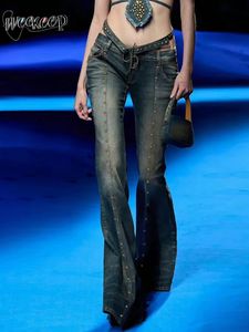 Jeans pour femmes Weekeep Distressed Y2K Flared Streetwear Low Rise Rivet Couture Pantalon Cargo 90s Grunge Femmes Denim Pantalon Vintage 230506