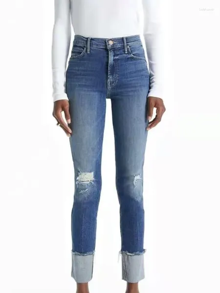 Jeans pour femmes crayon de crayon de pantalon de pantalon roulé à bord rétro brodé au genou usé design de la rue de la rue de la rue été féminine