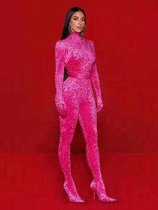 Jumpsuits voor dames Rompertjes Celebrity Fashion Jumpsuit Rosered Kleur Fluwelen Dames Lange mouw Sexy Bodycon Volledige lengte Rode loper dragen 231005