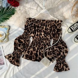 Combinaisons pour femmes barboteuses mode coréenne sexy slash cou léopard chemise en mousseline de soie blouse femmes printemps automne épaule dénudée coupe cintrée chemise sauvage top PZ2755 221123