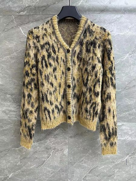 Puntos de mujer 2023 Moda Mohair Mezclas Brown Leopard Cardigan para mujeres de alta calidad suave con cuello en V suéter de manga larga Mujer Otoño