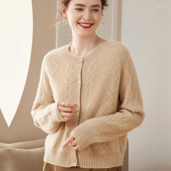 Tricots féminins 2024 Spring Cardigan Cashmere Knit Sweater Chic Tops Coat Casual Owck Fashion Fashion Femmes Cardigans