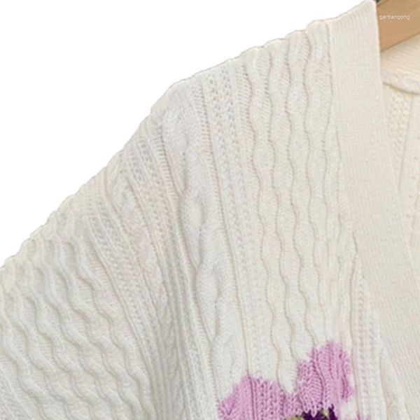 Tricots féminins 2024 Sweater Purple Floral Jacquard Cardigan Automne Boutons à col en V V Sweet Chic Stuple Fashion Design Trendy M