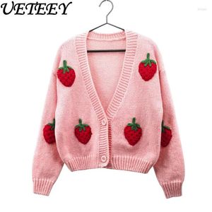 Tricots pour femmes en tricot d'automne et hiver à la main à la main Broidered Fashion Design de mode de fraise cardigan à manches longues tricotées
