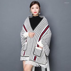 Tricots pour femmes noir rouge blanc vison cachemire pull femmes chaud Plaid Cape manteau gland Cardigan Kimono longues grandes poches