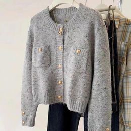 Boutons de tricot pour femmes en haut cardigan gris manteau tricot à manches longues en V