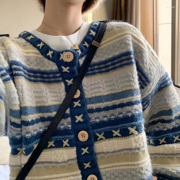 Cárdigan de punto azul retro de diseñador para mujer, suéter de un solo pecho con contraste para primavera 2024, prendas de vestir personalizadas a la moda, tendencia