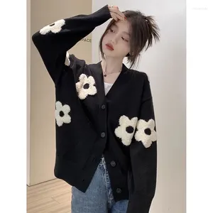 Suéter coreano con cuello en V y bordado de flores para mujer, cárdigan de textura suave para mujer, blusa holgada informal con diseño de principios de otoño 2024
