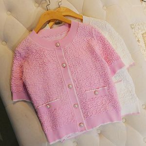 Vrouwen Knits Korte Mouw Vest Vrouwen Leuke Roze Dunne Trui Shirt 2023 Zomer Reliëf O Hals Parels Single Breasted gebreide Top