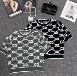 Designer Dames Knits Korte Mouw Gestreepte Trui Vrouwen Trui O-hals Tops Koreaanse Pull Femme Jumper Vrouwelijke Wit Zwarte Jas