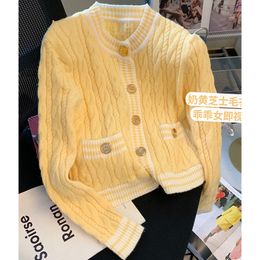 Damesbreien T Tees Autumn Winter Clothing Sweater Koreaanse mode losse retro twist Pocket Pocket Crew Necy Geel Knitting Cardigan Korte top 230311