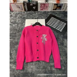 Damesbreien T -stukken Autumn/Winter Hot Diamond Bear Letter Letter Cardigan met verminderde leeftijd Girls -stijl veelzijdige stijl