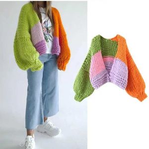 Tricot de tricots pour femmes Automne / hiver Pull coloré de couleur ouverte en V Coatl2405 à col en V