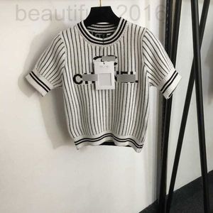 Tricot de tricots pour femmes Designer 2024 Nouveau élégant lettre de lettre Stripe Round Coule Slim Fit Short Shirted Twited TV1Z