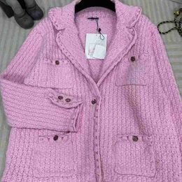 T-shirts en tricot pour femmes Designer Brand 23 Nouveau cardigan à col de costume tricoté, schéma de couleurs rose et fille tendre, veste amincissante accrocheuse, polyvalent chaud haut de gamme KB0R