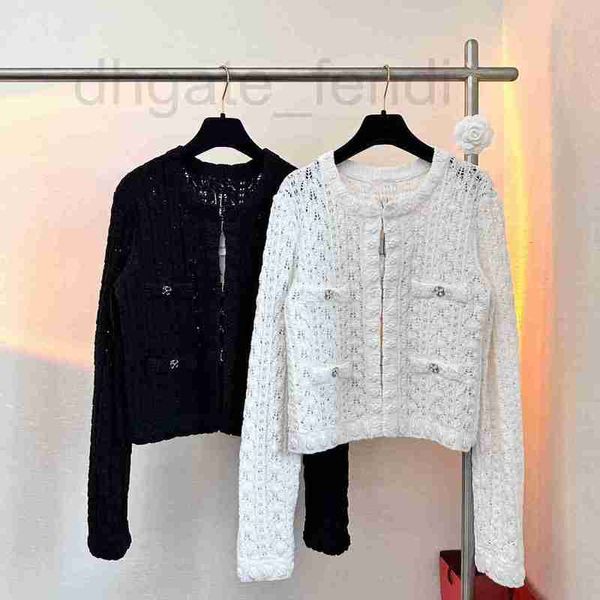 Brand de créateur de tricot pour femmes 24 Spring / été Nouveau produit Small Fragrant White White Relief Tree Cardigan Matel pour les femmes axc7