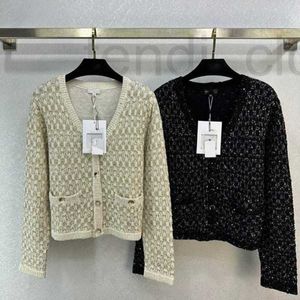 T-shirts en tricot pour femmes Marque de créateurs Début du printemps Nouveau tempérament Cha Couture, bouton de poche de style socialite Cardigan tricoté simple à col en V pour femmes KWYA