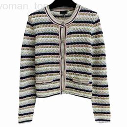 Traine de tricots pour femmes Chan 24p début de printemps Nouveau style de vacances Round couche en tricot arc-en-ciel Stripe Cardigan Coat Polo Edition B2KK