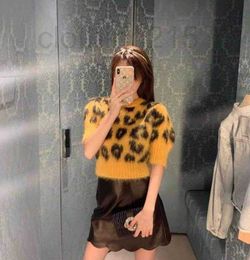 Tricots pour femmes T-shirts Designer Pull léopard New Temperament Celebrity in Spring 2023 Style Yellow Short Sleeve Slim Fit Mohair Top IWTW