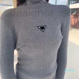 Damesbreien T Tees Designer Triangle Badge Sweater Sweater Dames Hoge nek Sweatshirts met lange mouwen slanke damesbodemhirt Top ptxi